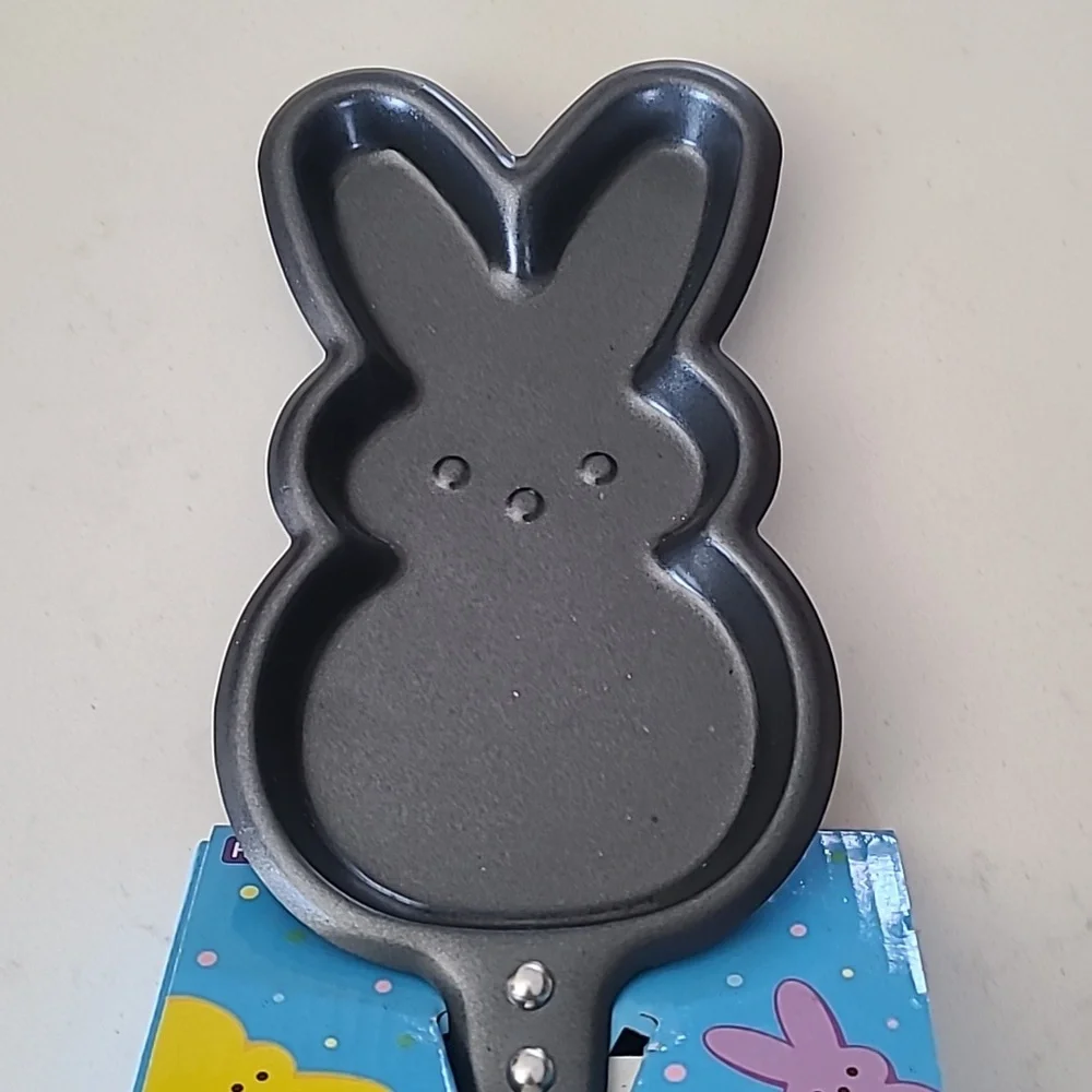PEEPS Easter Bunny Skillet NIB.